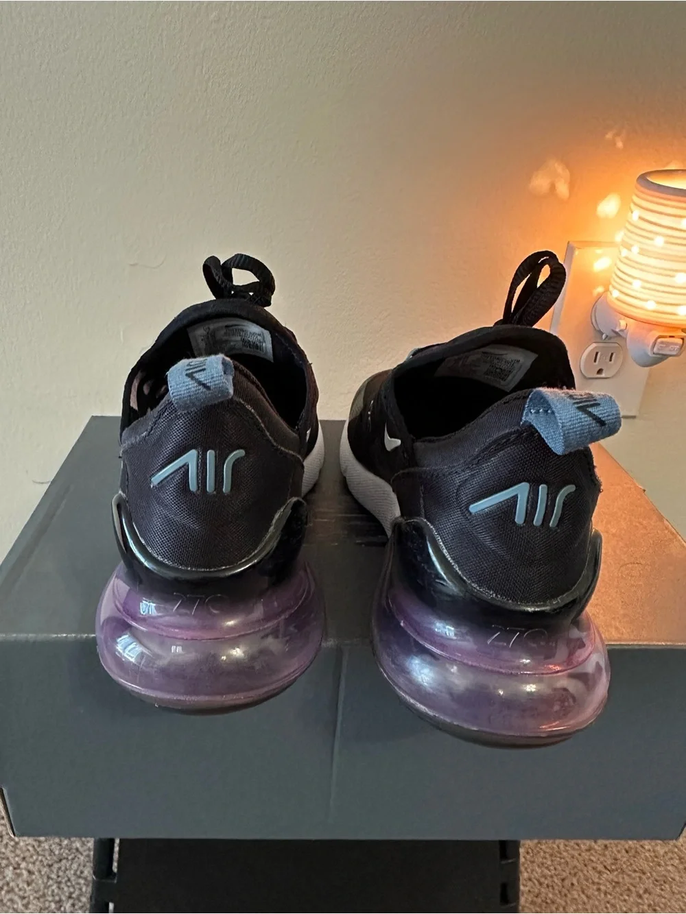 Nike Air Max 270 Women’s Black with Purple Air Unit Sneakers, Size 7